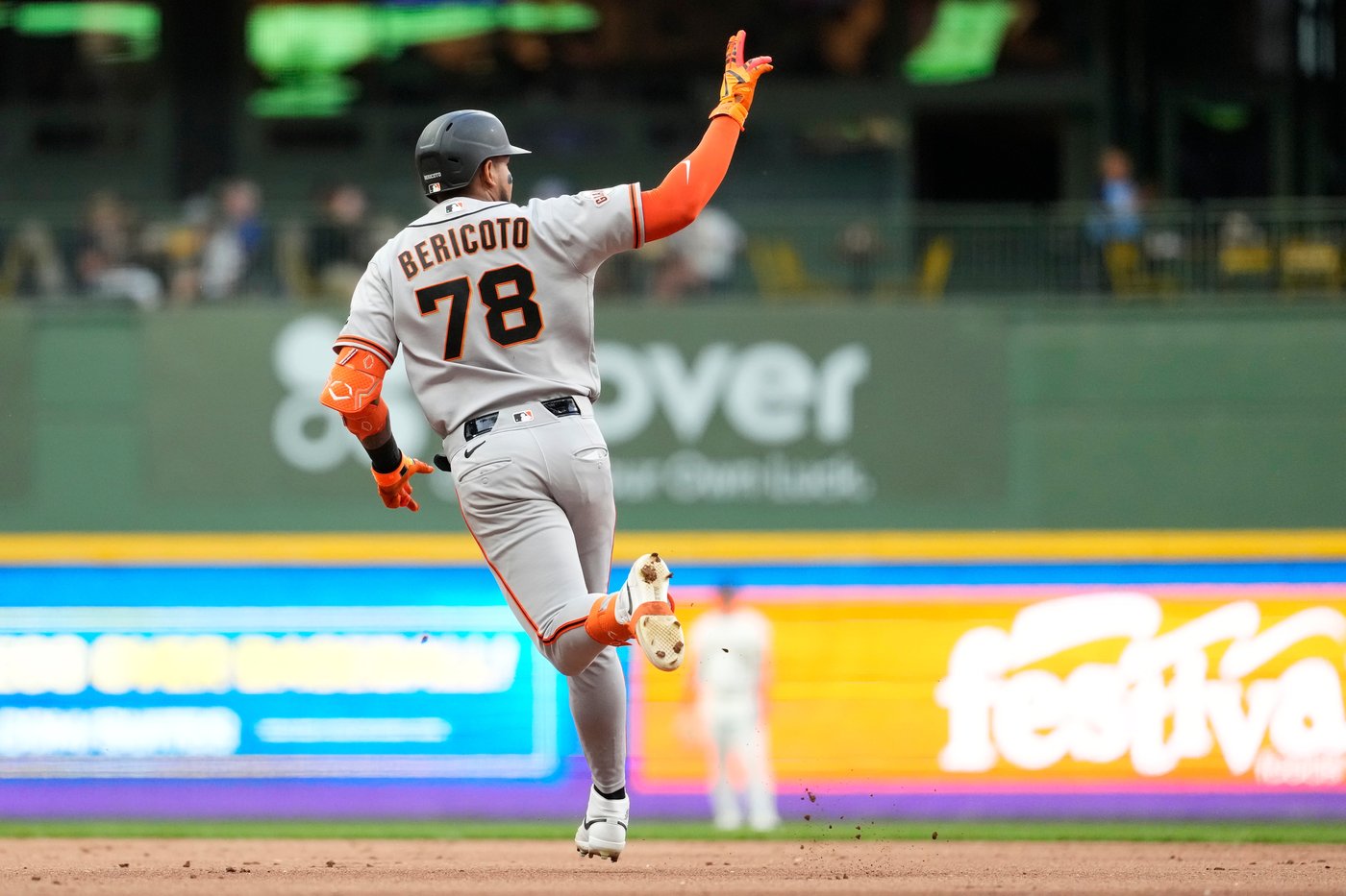 Webb and Bericoto lead the way as Giants hold off the Brewers 1-0 | iNFOnews.ca