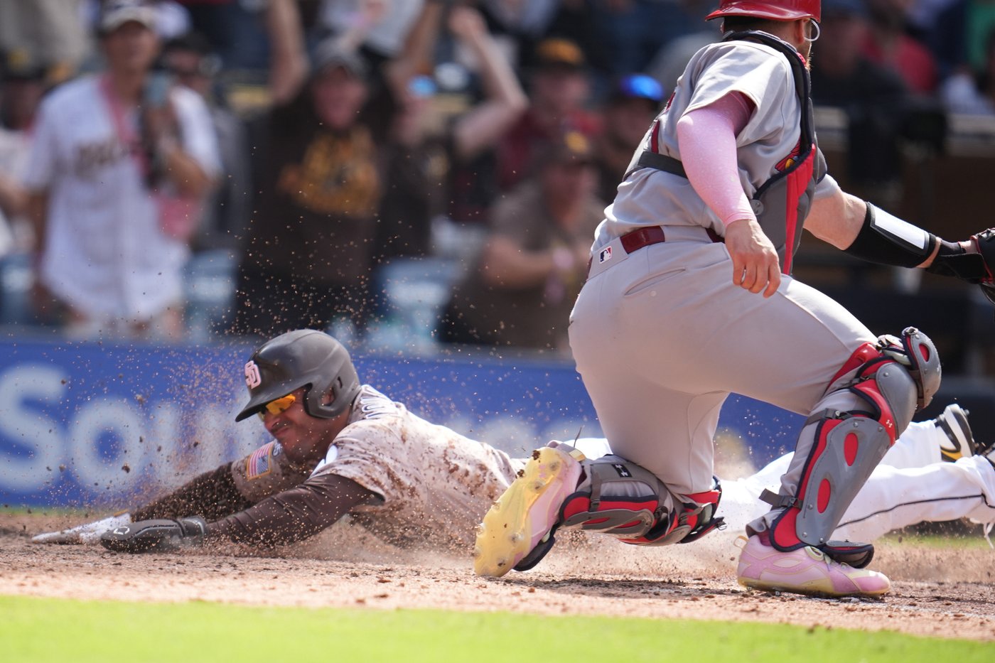 Castellanos hits tying homer in 9th and Machado delivers in 10th as Padres rally past Cardinals 3-2 | iNFOnews.ca