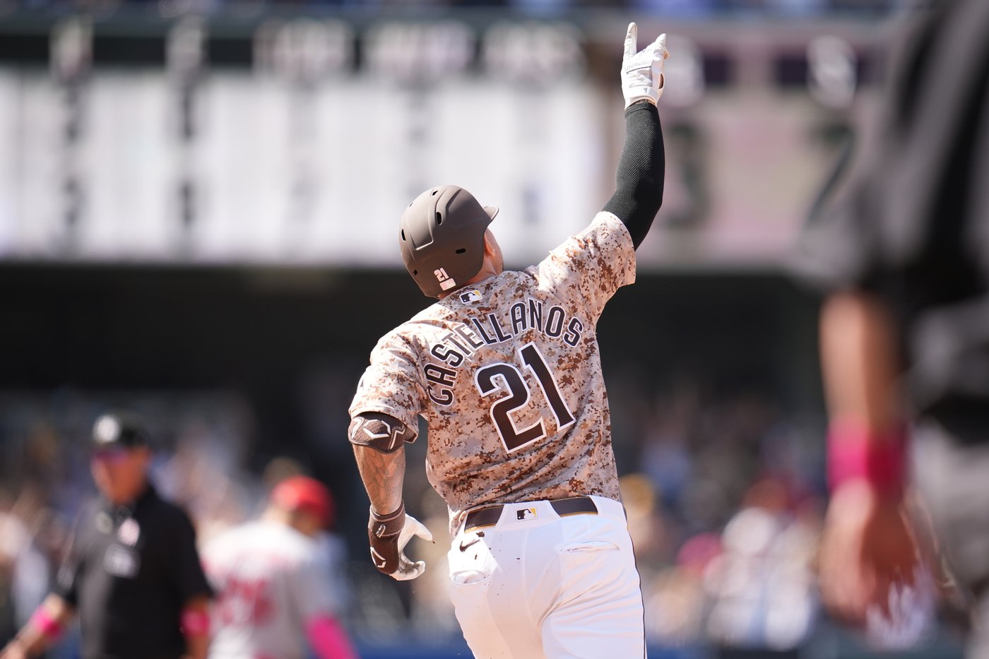 Castellanos hits tying homer in 9th and Machado delivers in 10th as Padres rally past Cardinals 3-2 | iNFOnews.ca