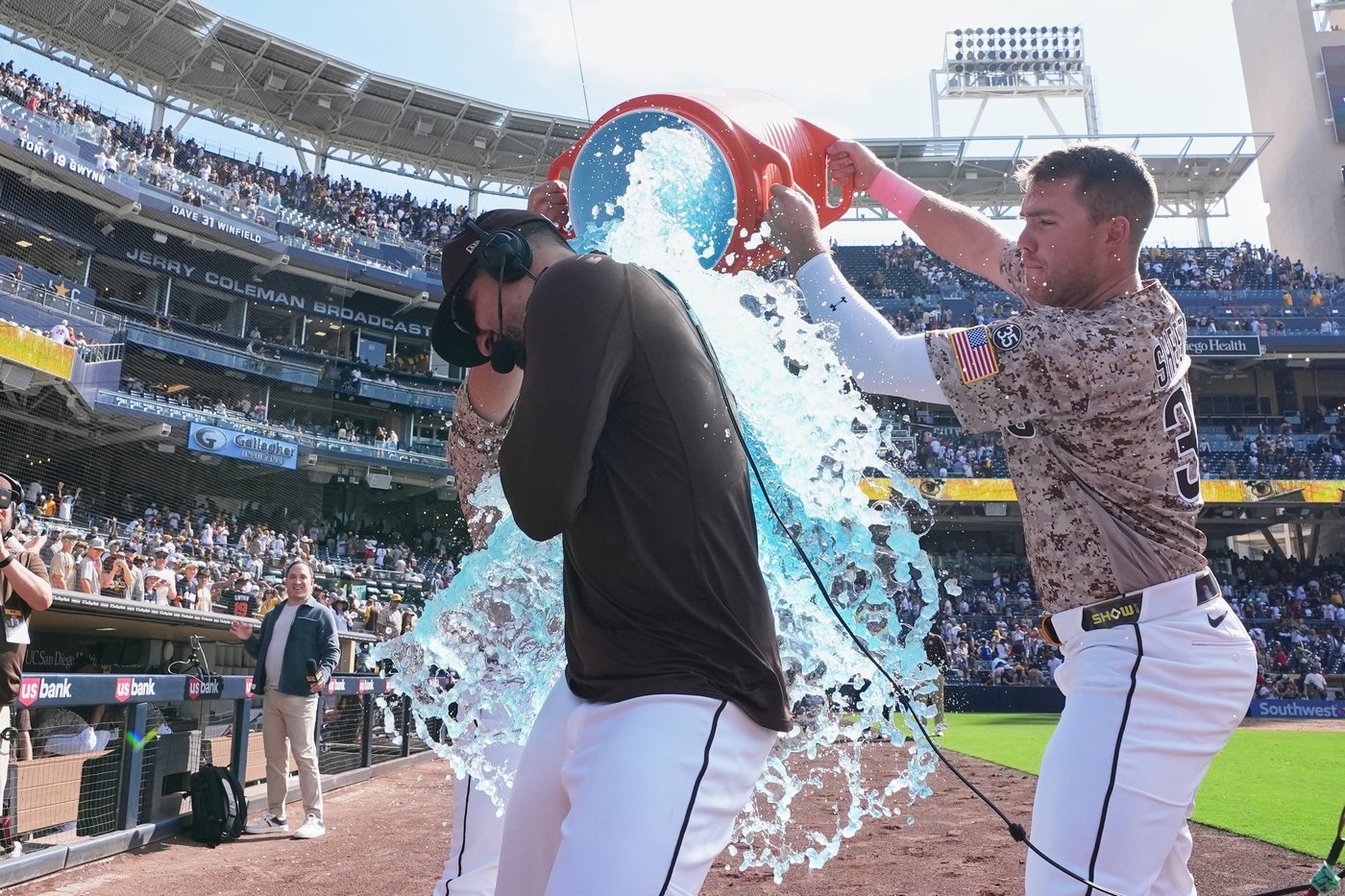Castellanos hits tying homer in 9th and Machado delivers in 10th as Padres rally past Cardinals 3-2 | iNFOnews.ca