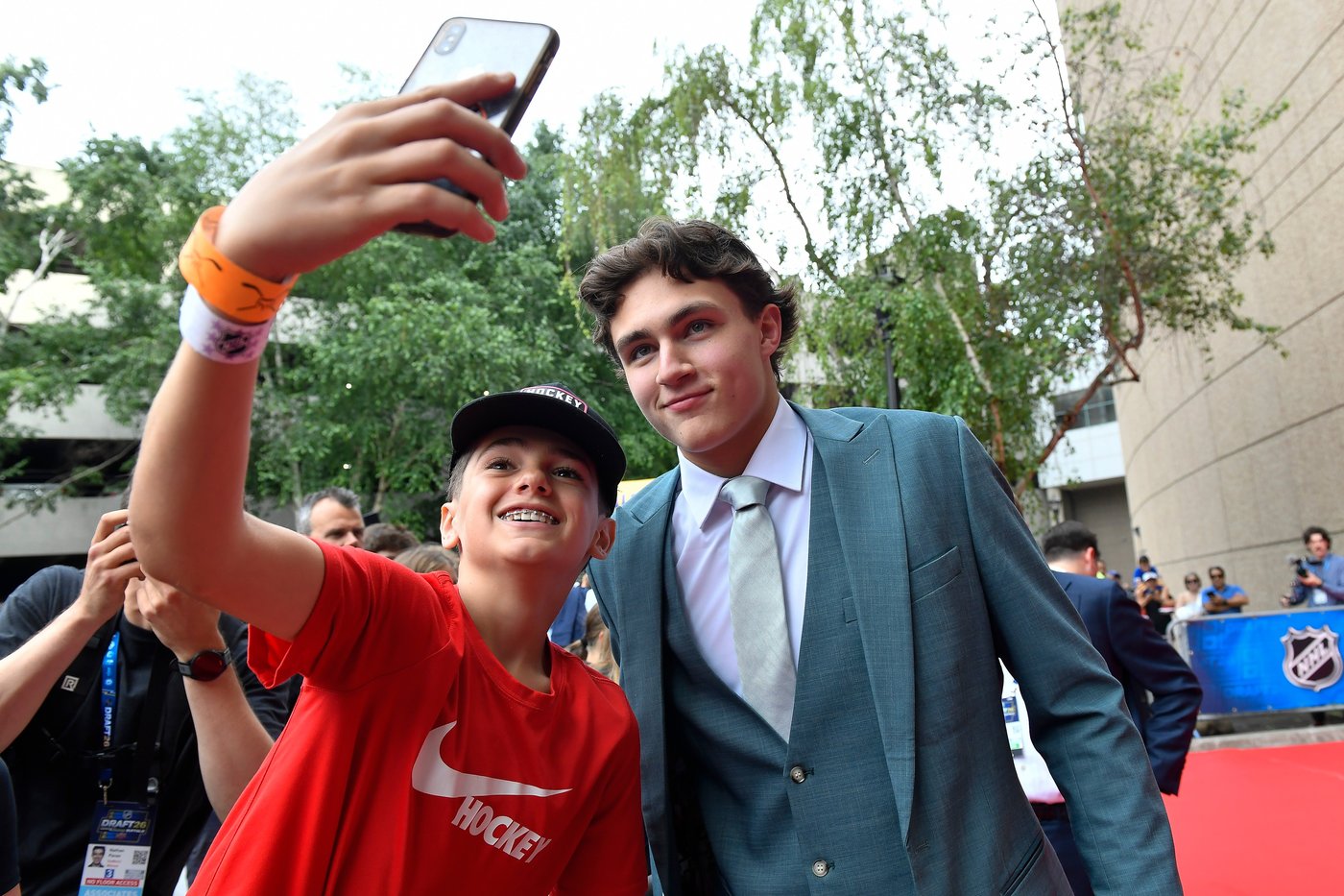 Maple Leafs select Gavin McKenna first overall at NHL draft | iNFOnews.ca