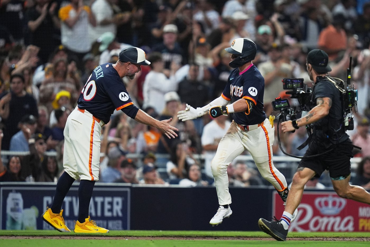 Jase Bowen hits 1st career home run and Padres toss combined 2-hitter in 7-0 win over Giants | iNFOnews.ca