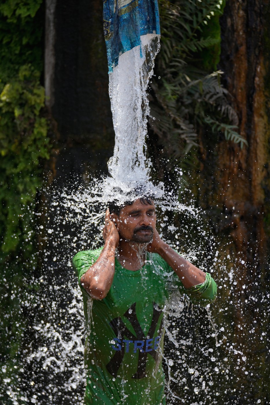 See the world in vertical: Top photos by AP photojournalists | iNFOnews.ca