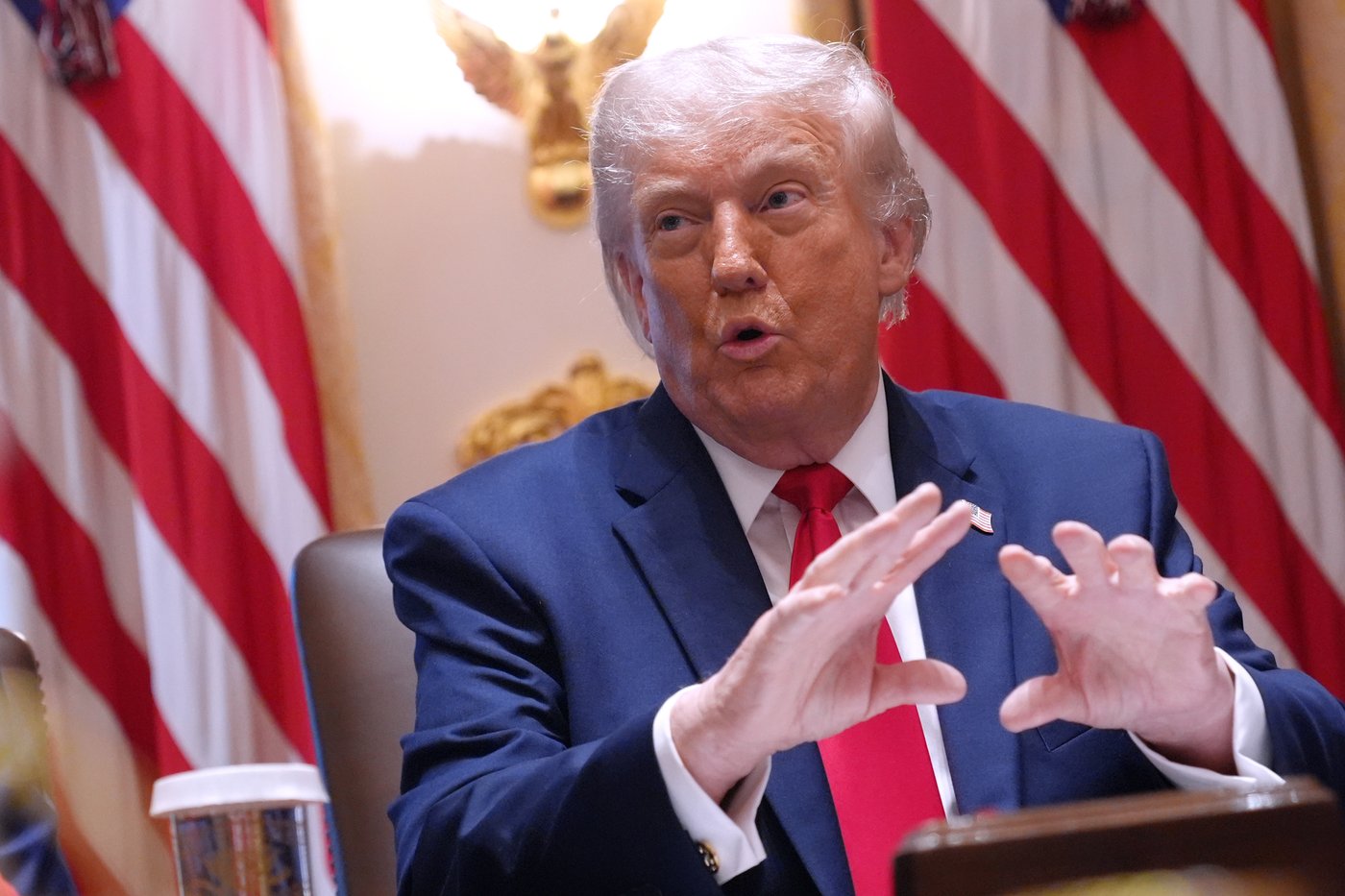 Trump plays mayor at Cabinet meeting, showcasing his DC renovations | iNFOnews.ca Trump plays mayor at Cabinet meeting, showcasing his DC renovations | iNFOnews.ca