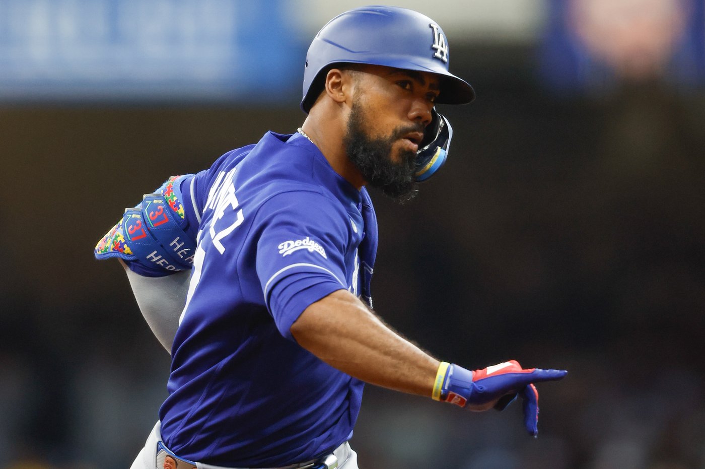 Teoscar Hernández has 6 RBIs as Dodgers erase early deficit in 11-3 win over Brewers | iNFOnews.ca