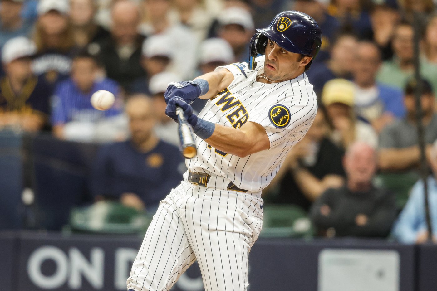 Teoscar Hernández has 6 RBIs as Dodgers erase early deficit in 11-3 win over Brewers | iNFOnews.ca