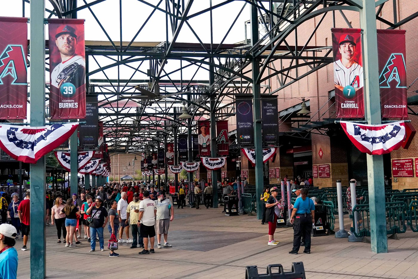 High tech, low visibility: New ribbon boards cause partly obstructed views at D-backs' Chase Field | iNFOnews.ca