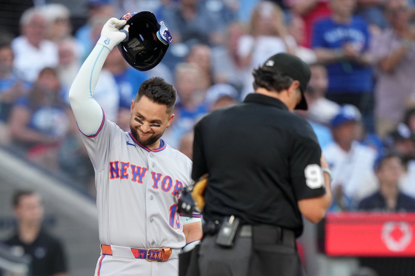 Blue Jays snap six-game losing skid with 2-1 win over struggling Mets | iNFOnews.ca