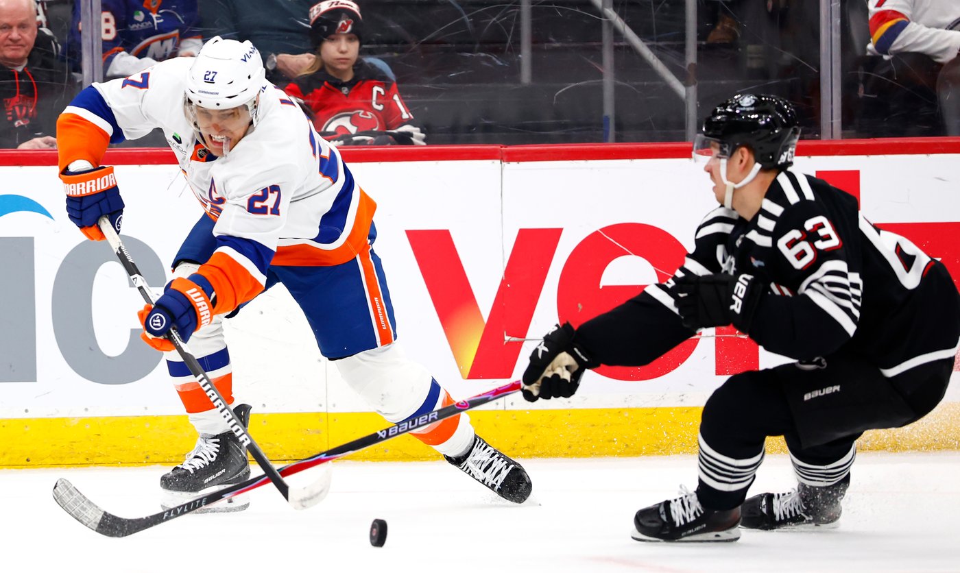 Bo Horvat's late goal lifts Islanders to 3-1 win over Devils | iNFOnews.ca