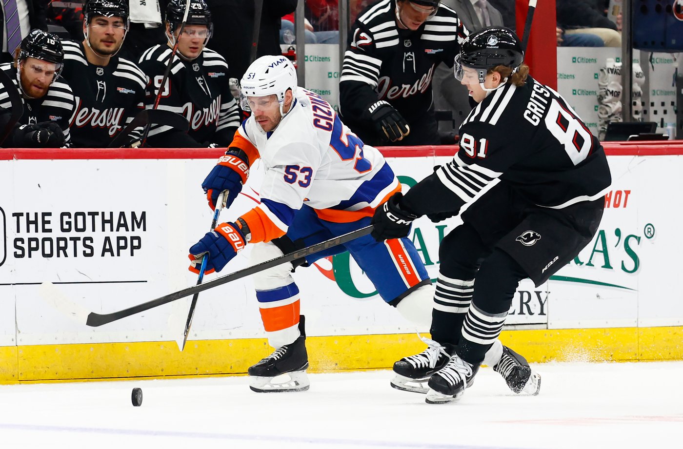 Bo Horvat's late goal lifts Islanders to 3-1 win over Devils | iNFOnews.ca