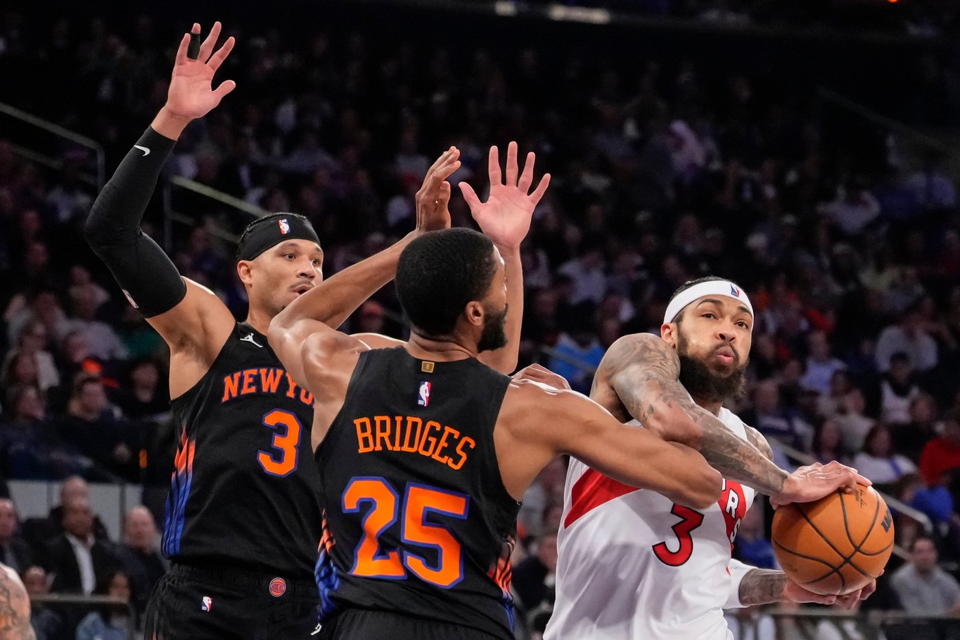 Knicks beat Raptors for 13th straight time and wrap up No. 3 seed in the Eastern Conference | iNFOnews.ca