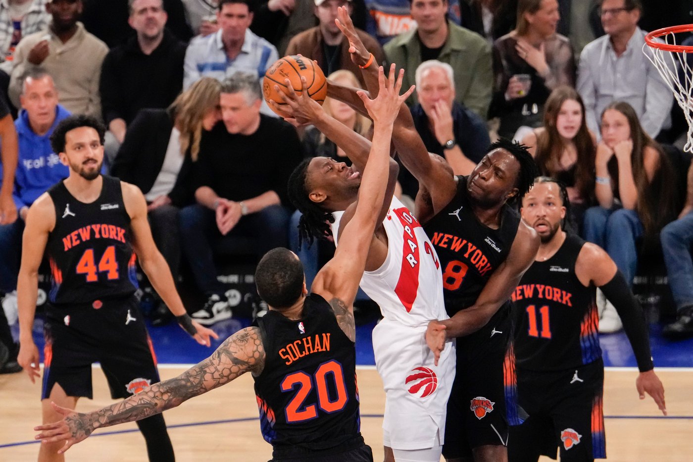 Knicks beat Raptors for 13th straight time and wrap up No. 3 seed in the Eastern Conference | iNFOnews.ca