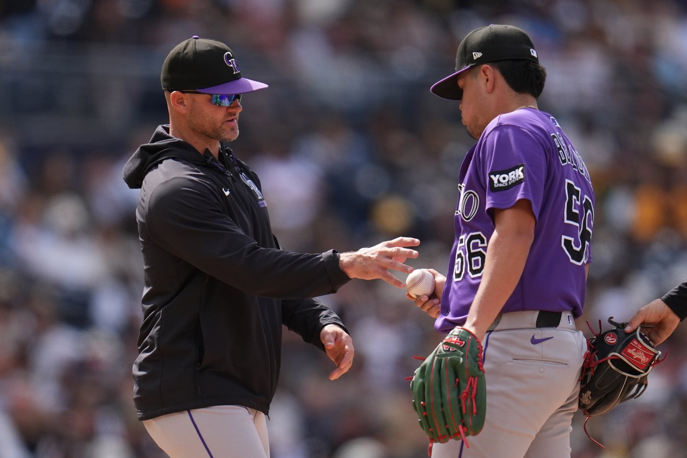 Padres top Rockies 7-2 for 4-game sweep but Nick Pivetta exits with stiff elbow | iNFOnews.ca