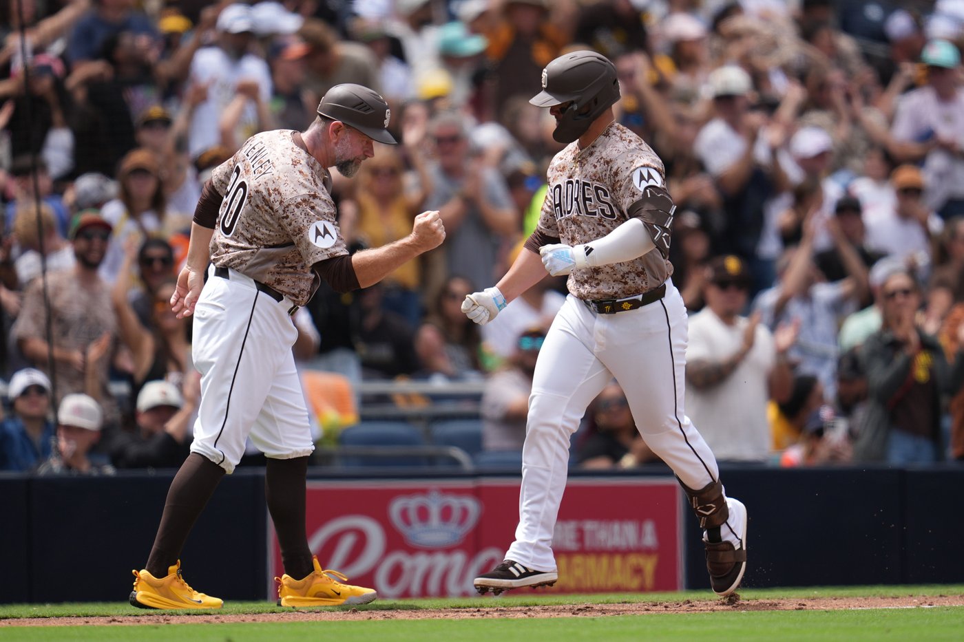 Padres top Rockies 7-2 for 4-game sweep but Nick Pivetta exits with stiff elbow | iNFOnews.ca