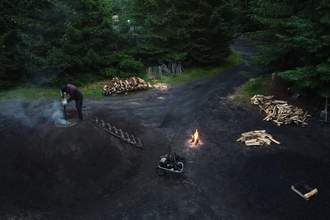 Brothers keep Germany’s ancient charcoal-burning tradition alive, in photos | iNFOnews.ca