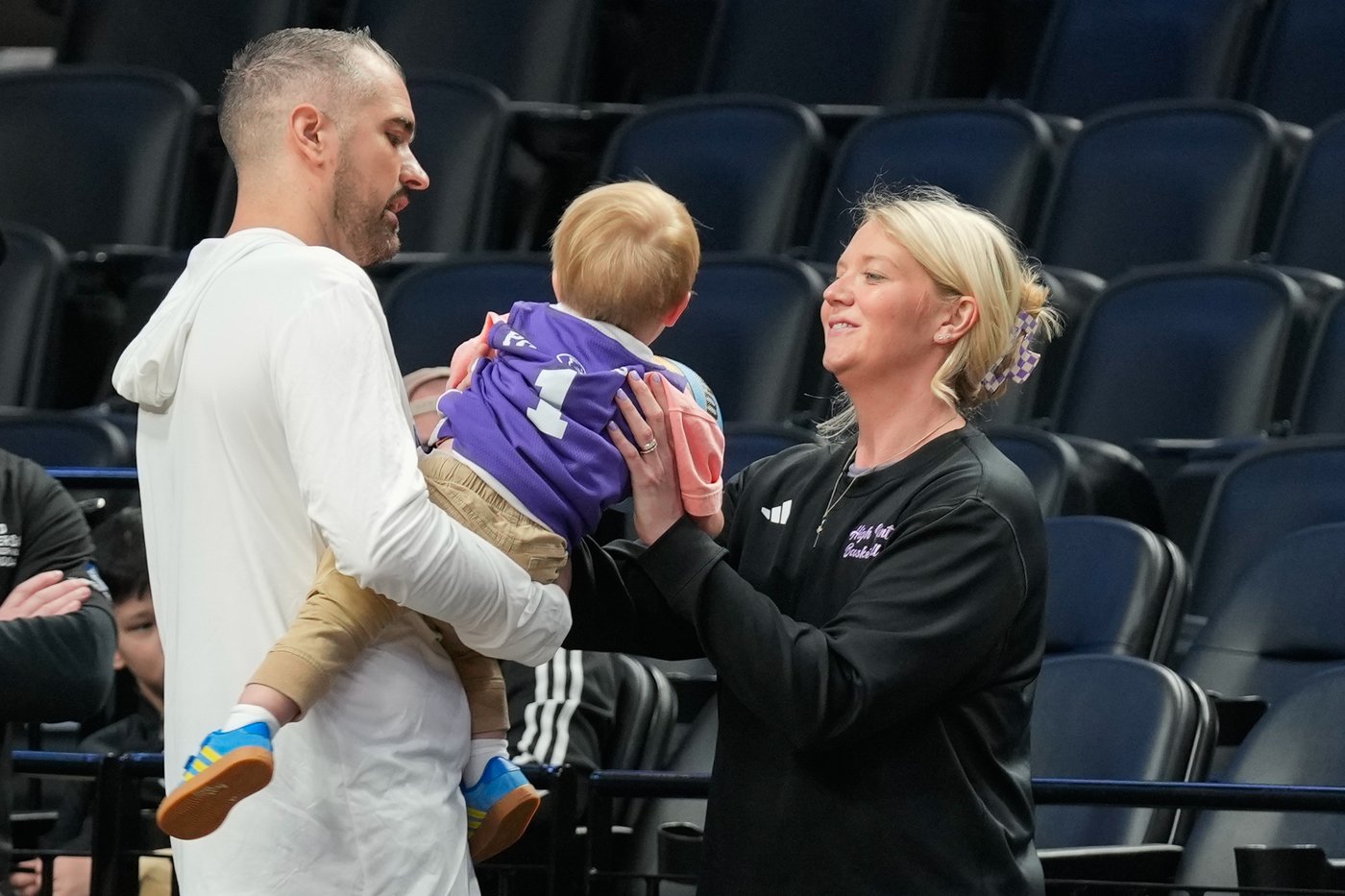 March Madness crosses paths with family time for High Point coaches with mom off to work | iNFOnews.ca