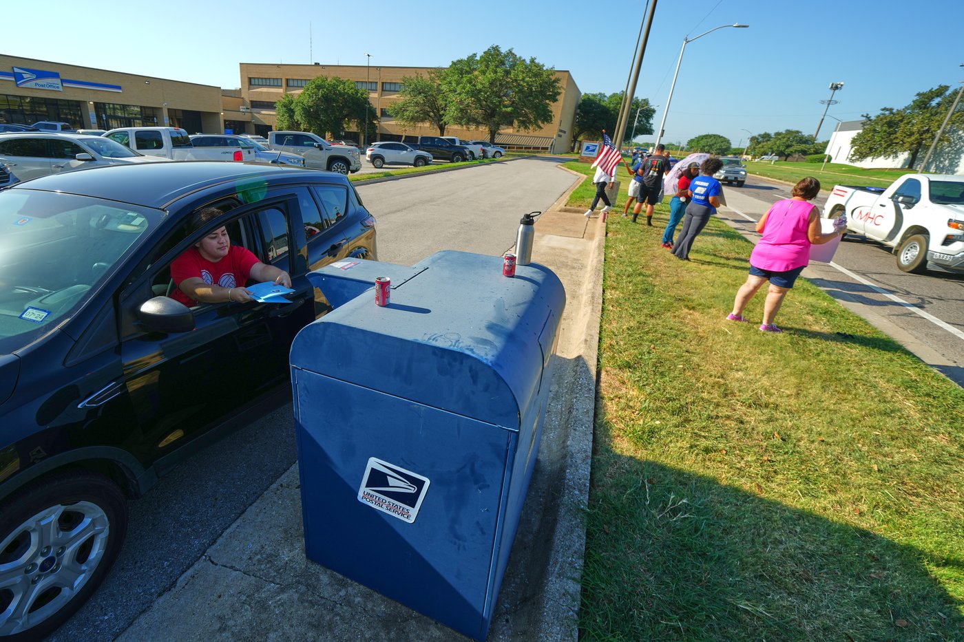 Trump's attacks on mail balloting and concerns over delays turn midterms spotlight on Postal Service | iNFOnews.ca Trump's attacks on mail balloting and concerns over delays turn midterms spotlight on Postal Service | iNFOnews.ca