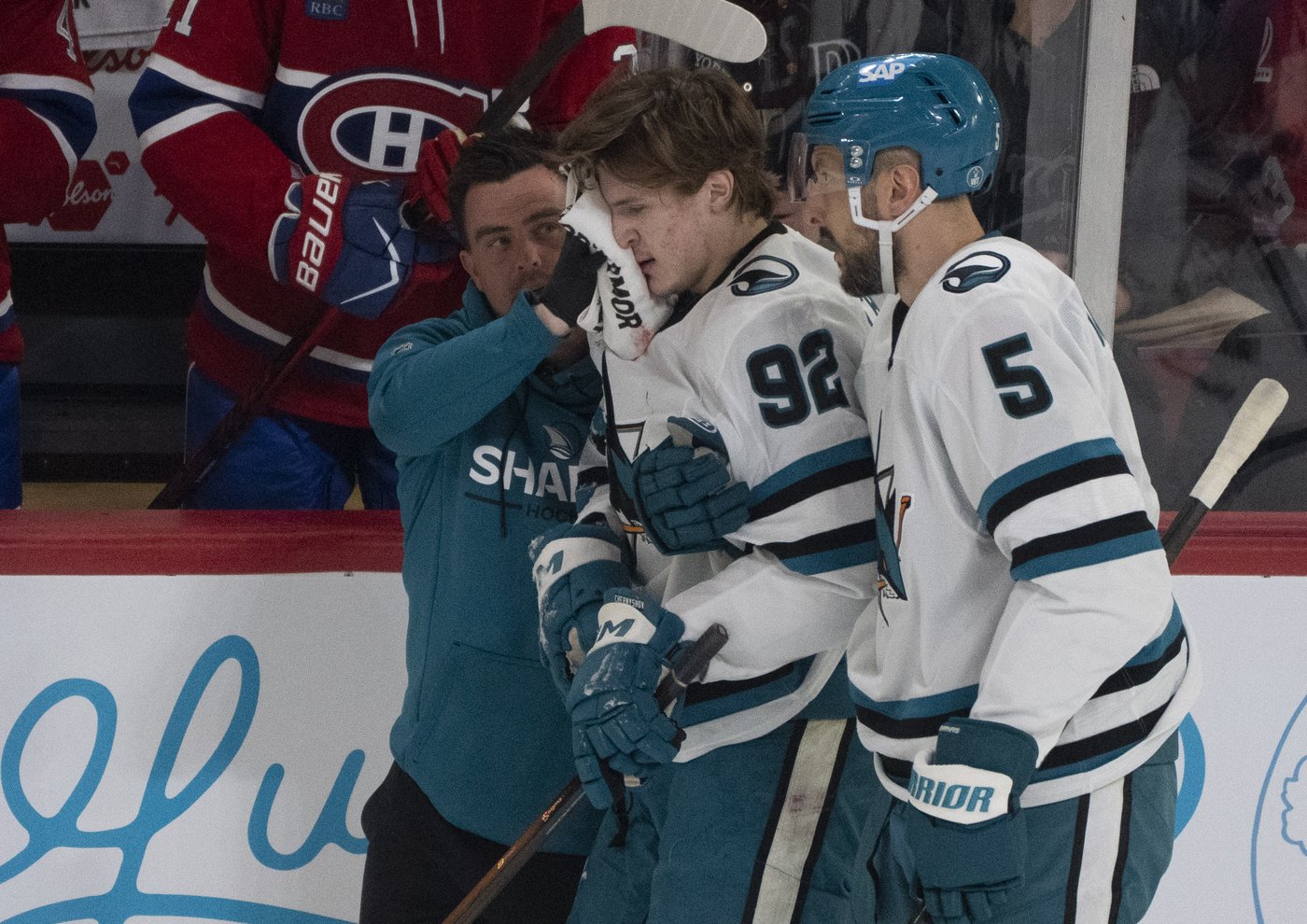 Sharks forward Igor Chernyshov exits against Canadiens after scary fall | iNFOnews.ca