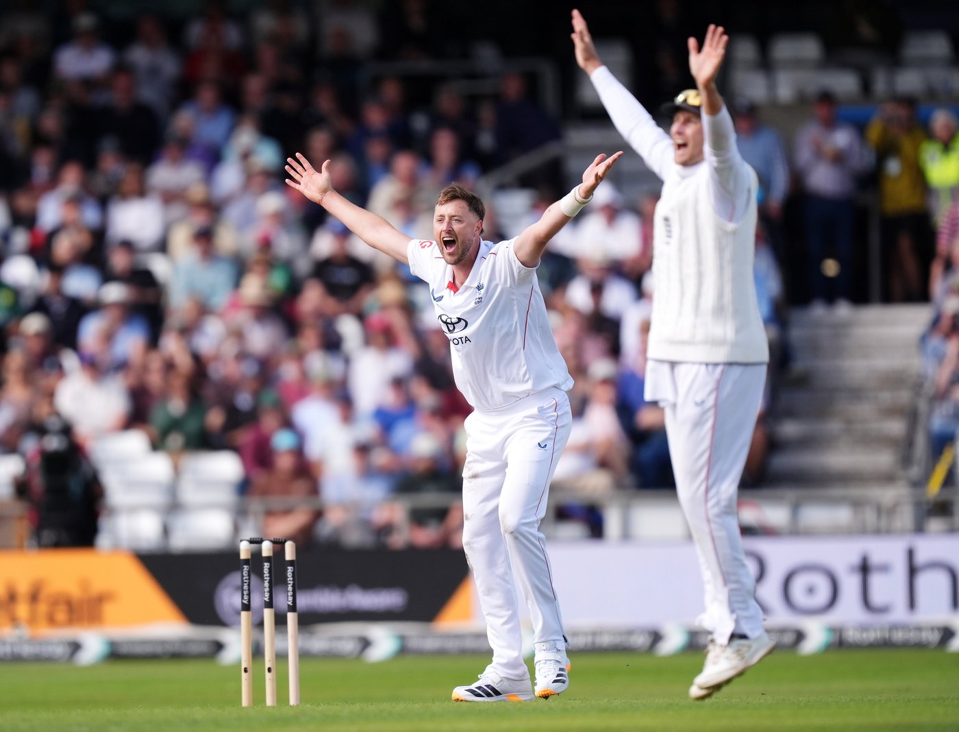 England dominates Pakistan on Day 1 of first test as Robinson makes history in 5-wicket haul | iNFOnews.ca England dominates Pakistan on Day 1 of first test as Robinson makes history in 5-wicket haul | iNFOnews.ca