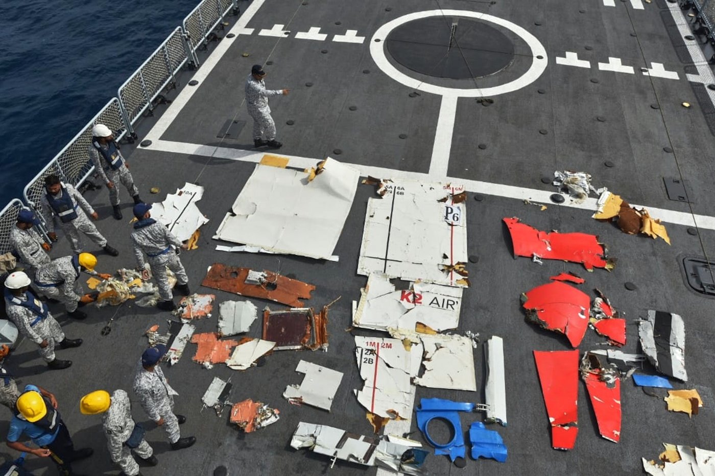 Cargo plane wreckage found off Pakistan's coast as search continues for 5 missing crew | iNFOnews.ca Cargo plane wreckage found off Pakistan's coast as search continues for 5 missing crew | iNFOnews.ca