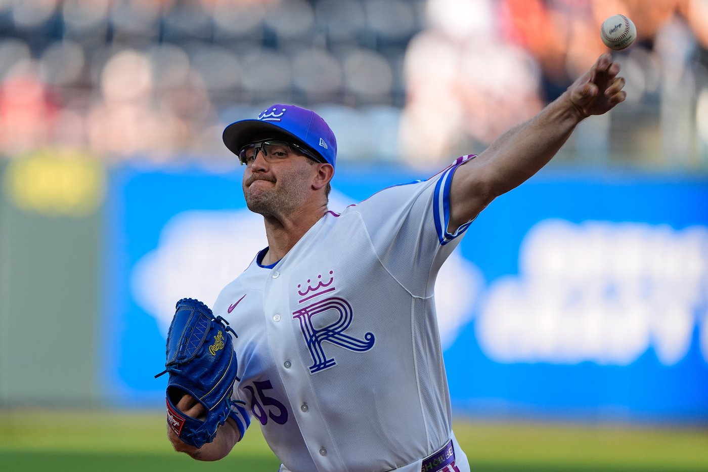 Collins' 2 RBIs, Cameron's 6 strikeouts help the Royals to a 6-3 win over Angels | iNFOnews.ca