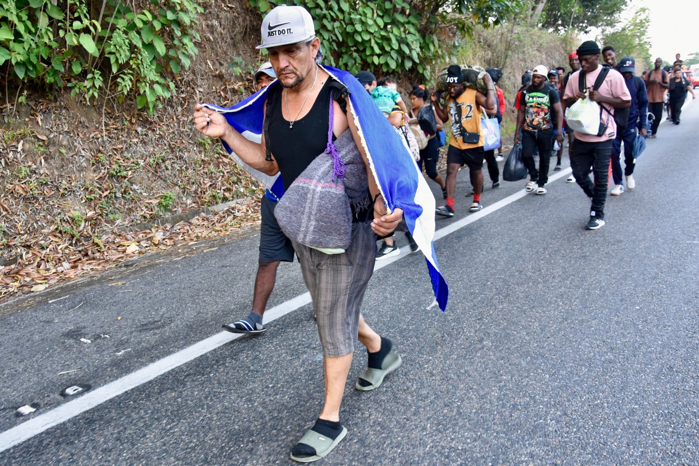 Migrants march from southern Mexico, protesting delays and seeking papers to work | iNFOnews.ca