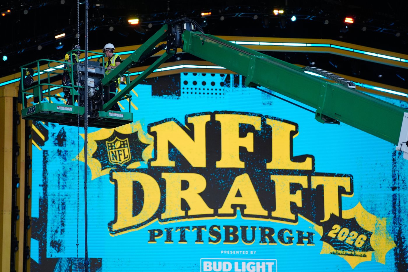 The NFL has met with the FCC as the league faces scrutiny from regulators | iNFOnews.ca