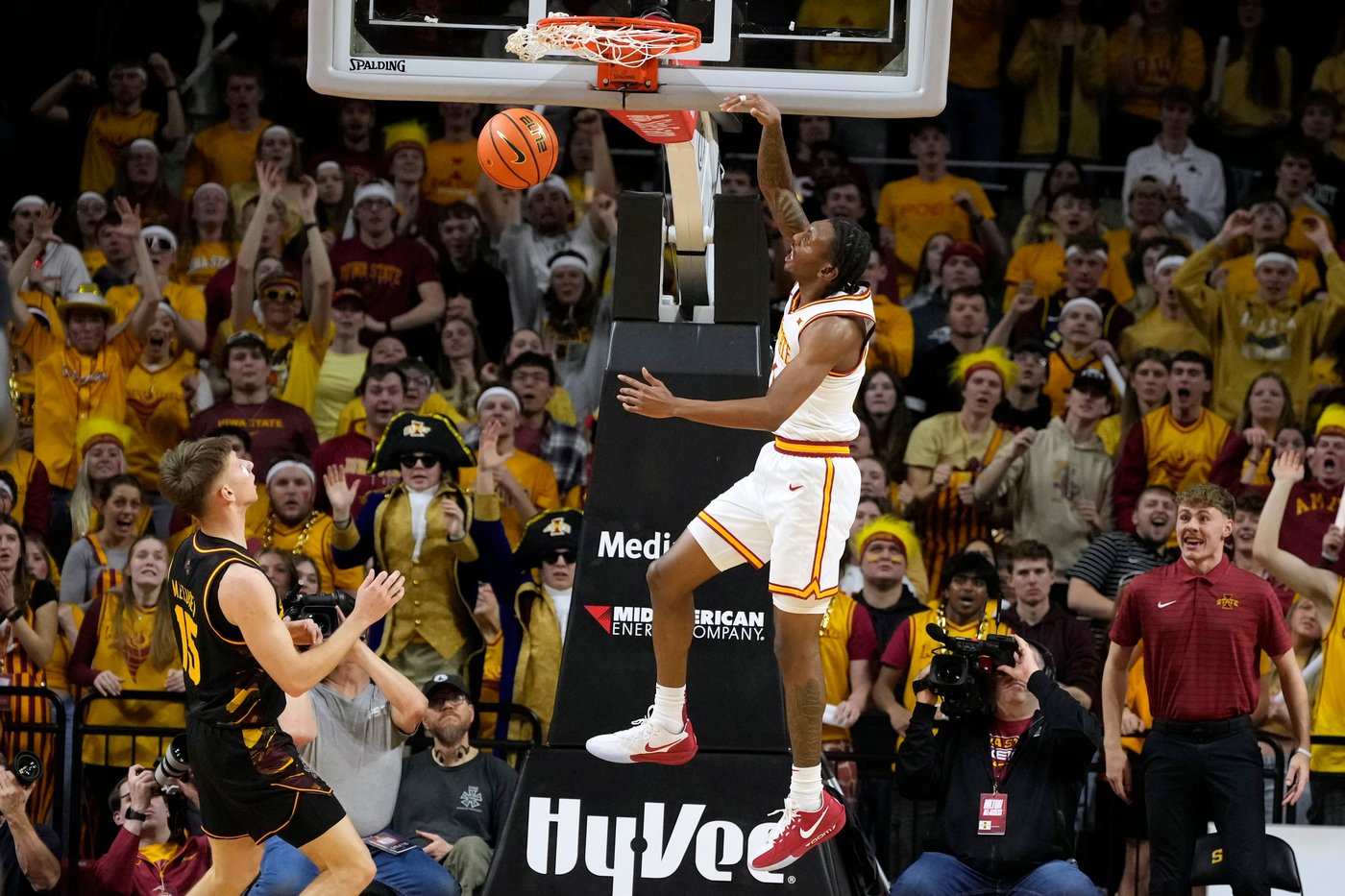 No. 6 Iowa State blows out Sun Devils 86-65 after scoring 24 straight points in 2nd half | iNFOnews.ca
