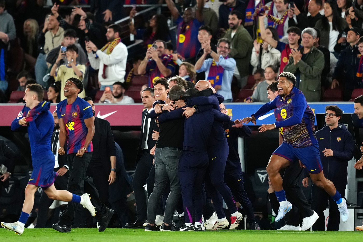 Flick says 'I will never forget this day' as Barcelona wins La Liga after death of coach's father | iNFOnews.ca