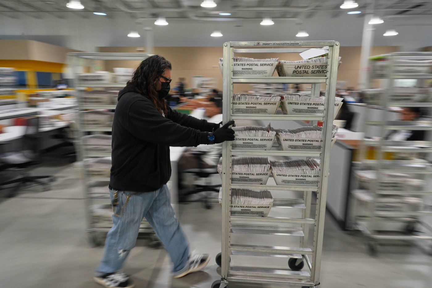 Democratic governors press US Postal Service to drop plan tied to Trump's election order | iNFOnews.ca