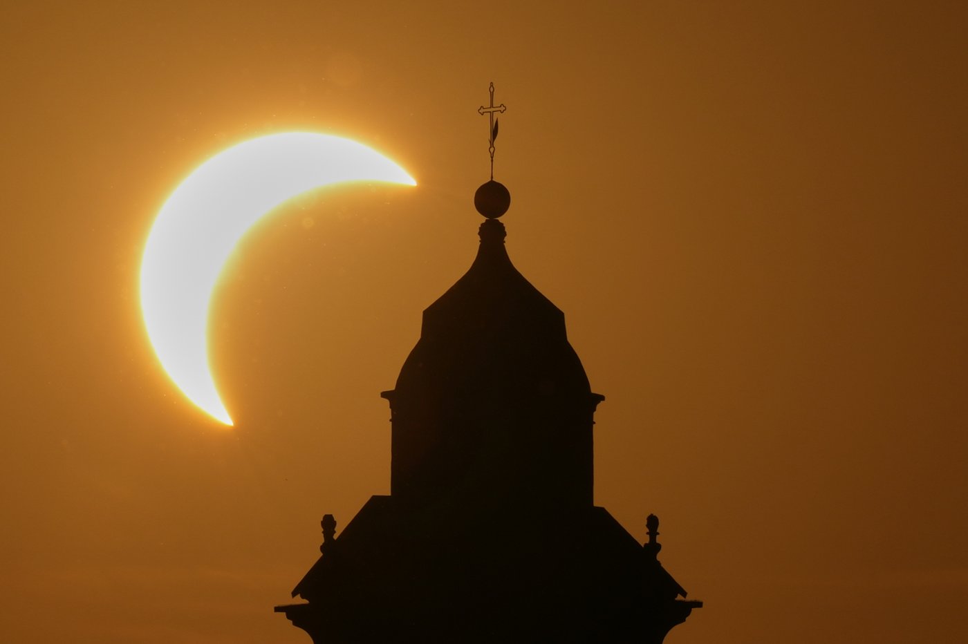 Rare solar eclipse is a dramatic celestial spectacle for millions across Europe, in photos | iNFOnews.ca