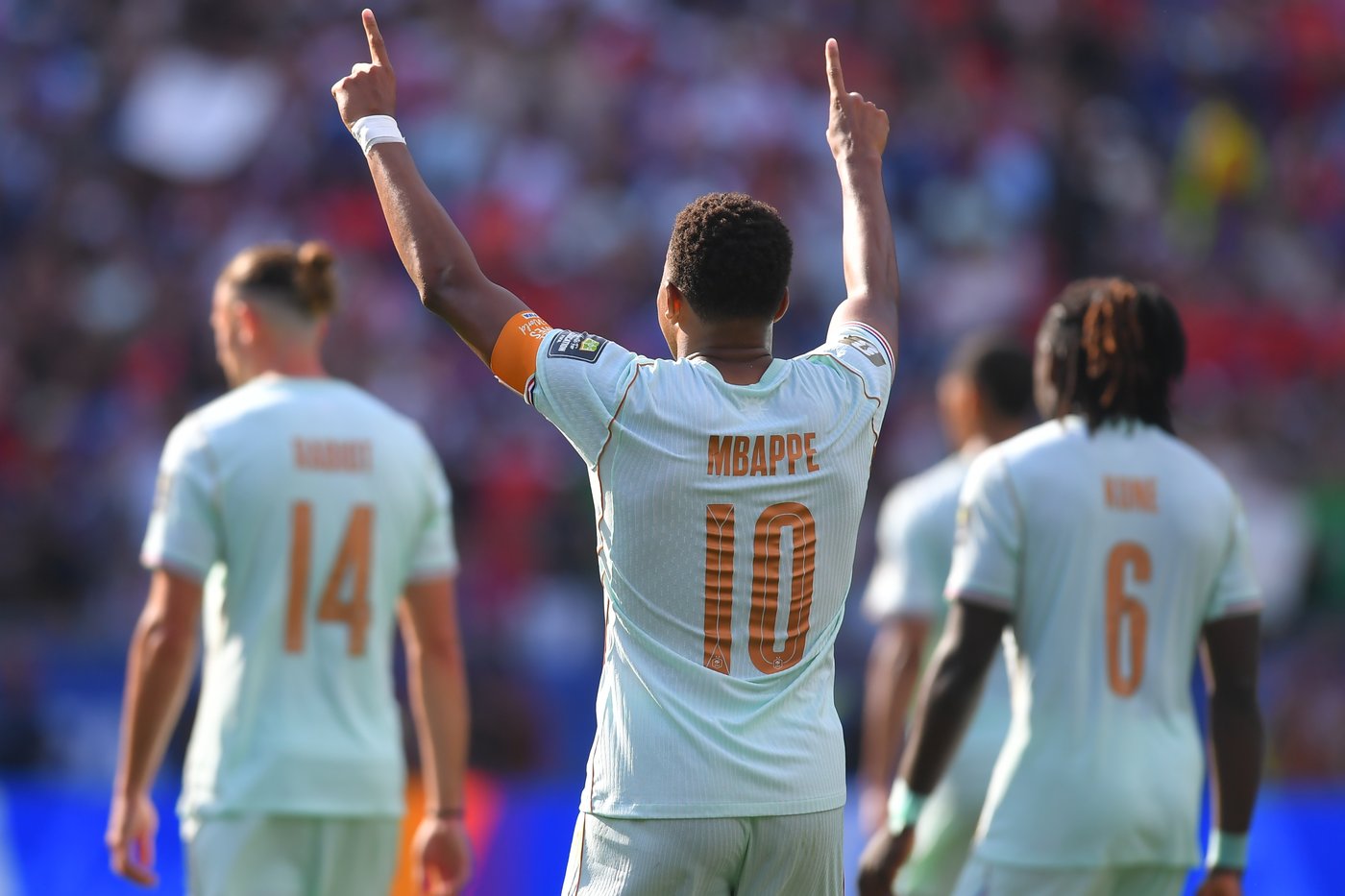 Kylian Mbappé scores his 8th World Cup goal before leaving game with a 'slight' ankle injury | iNFOnews.ca Kylian Mbappé scores his 8th World Cup goal before leaving game with a 'slight' ankle injury | iNFOnews.ca