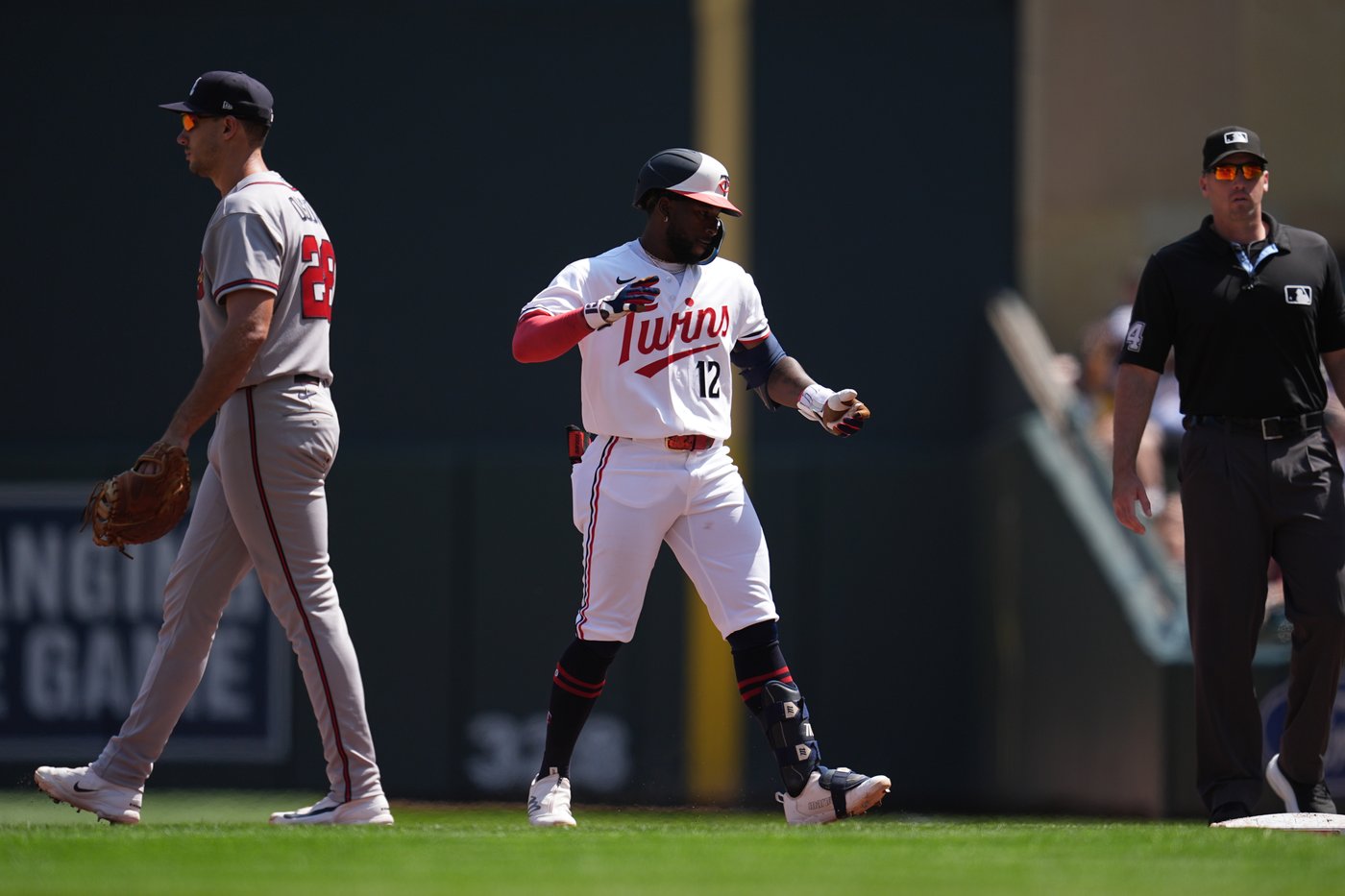 Clemens has 3 RBIs as the Twins beat the Braves 6-4 to sweep their three-game series | iNFOnews.ca Clemens has 3 RBIs as the Twins beat the Braves 6-4 to sweep their three-game series | iNFOnews.ca
