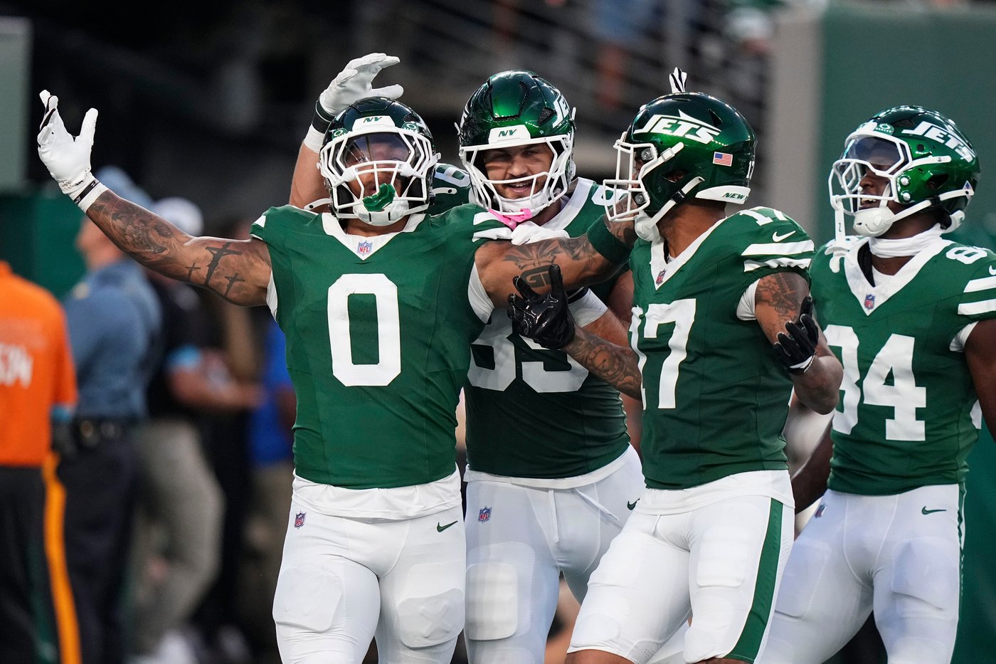 Rookie Cade Klubnik leads 2 scoring drives after Geno Smith is scratched in Jets' 24-16 loss to Bucs | iNFOnews.ca