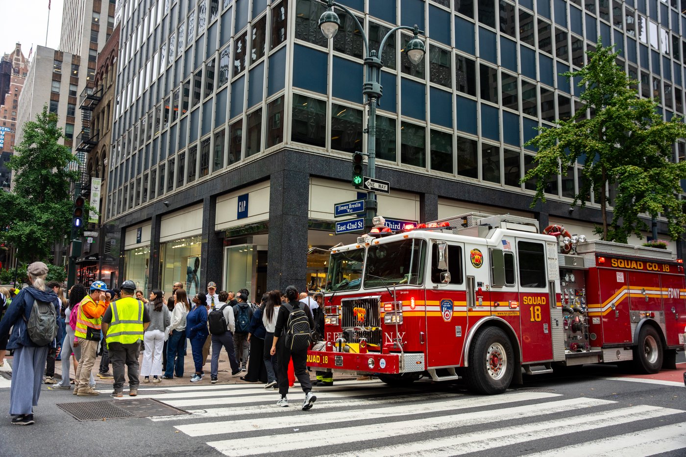 Manhattan high-rise is still unstable after bricks fall and columns buckle, officials say | iNwheels