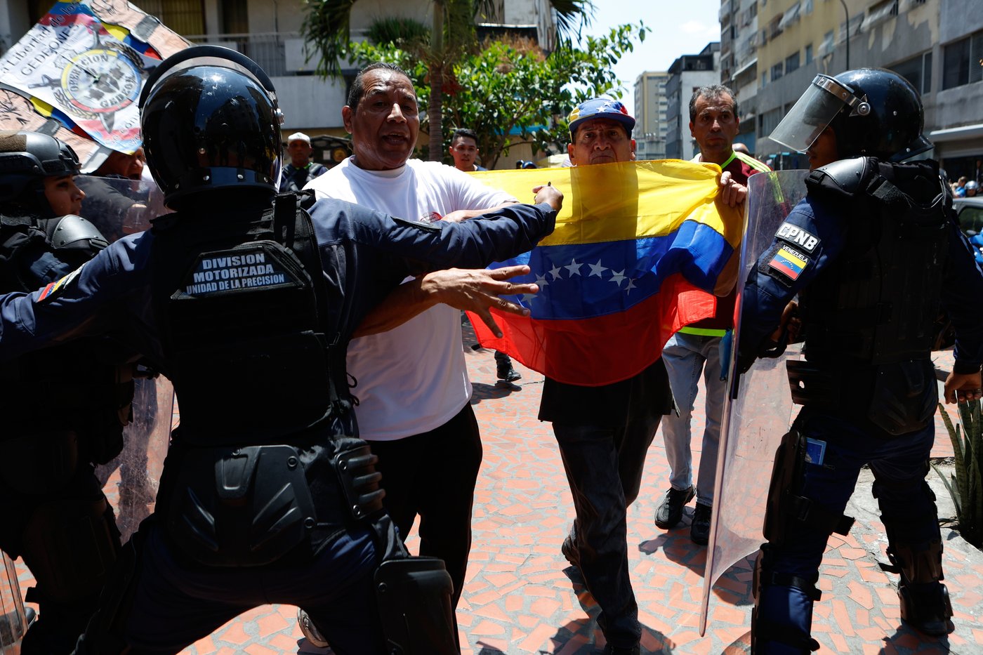 Venezuelan police block protesters demanding higher wages and pensions | iNFOnews.ca