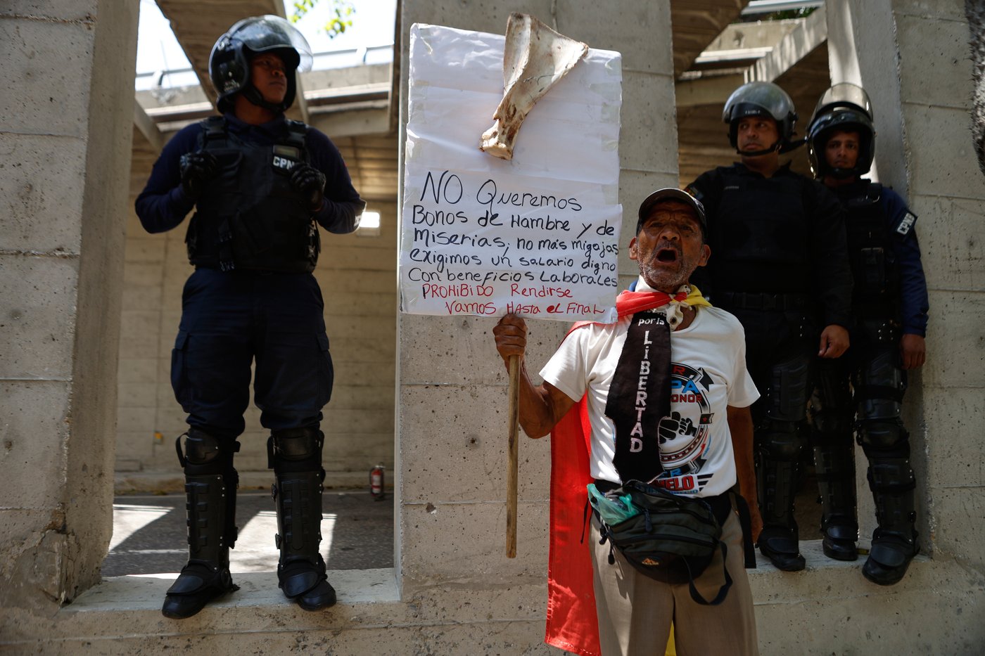 Venezuelan police block protesters demanding higher wages and pensions | iNFOnews.ca