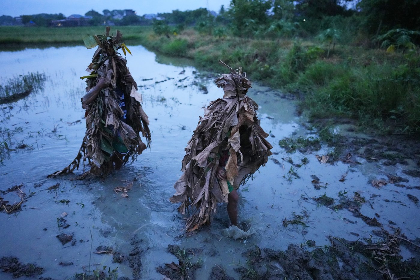 Philippine devotees honor St. John the Baptist with a mud-covered display of faith | iNFOnews.ca