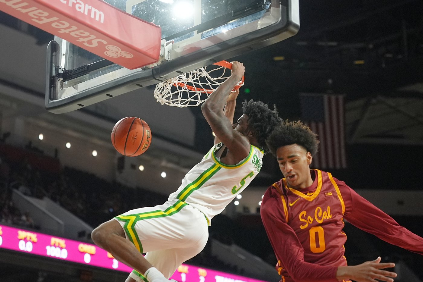 Evans scores 21 points and keys Oregon's 59-second, 7-0 run to stun USC 71-70 | iNFOnews.ca