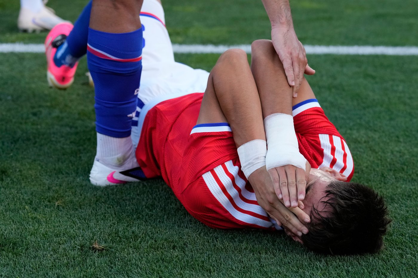 Portugal's Leão sent off for punching in World Cup warmup win over Chile | iNFOnews.ca Portugal's Leão sent off for punching in World Cup warmup win over Chile | iNFOnews.ca