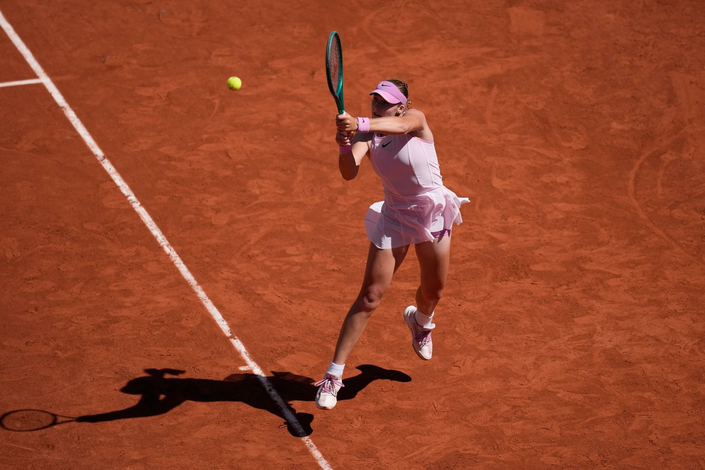 A double fault then a French Open final rout: Chwalińska's fairy tale ends in nightmare | iNFOnews.ca