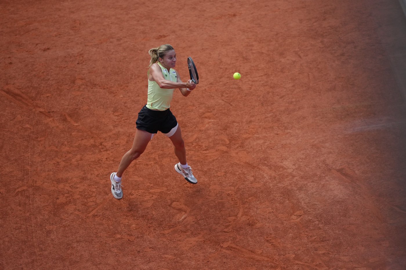 A double fault then a French Open final rout: Chwalińska's fairy tale ends in nightmare | iNFOnews.ca