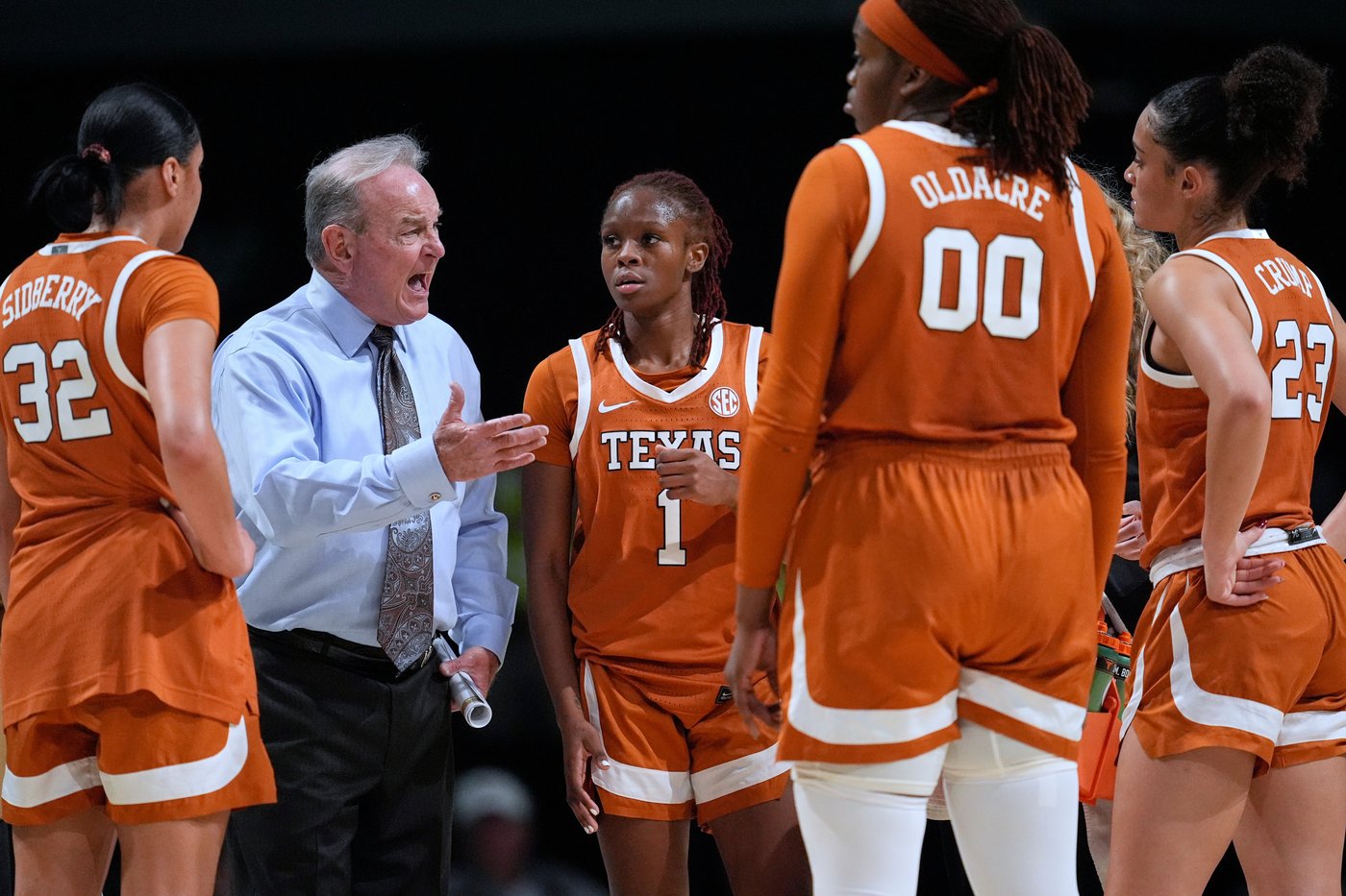 Vic Schaefer calls out his No. 4 Longhorns, saying ‘We have no heart’ | iNFOnews.ca