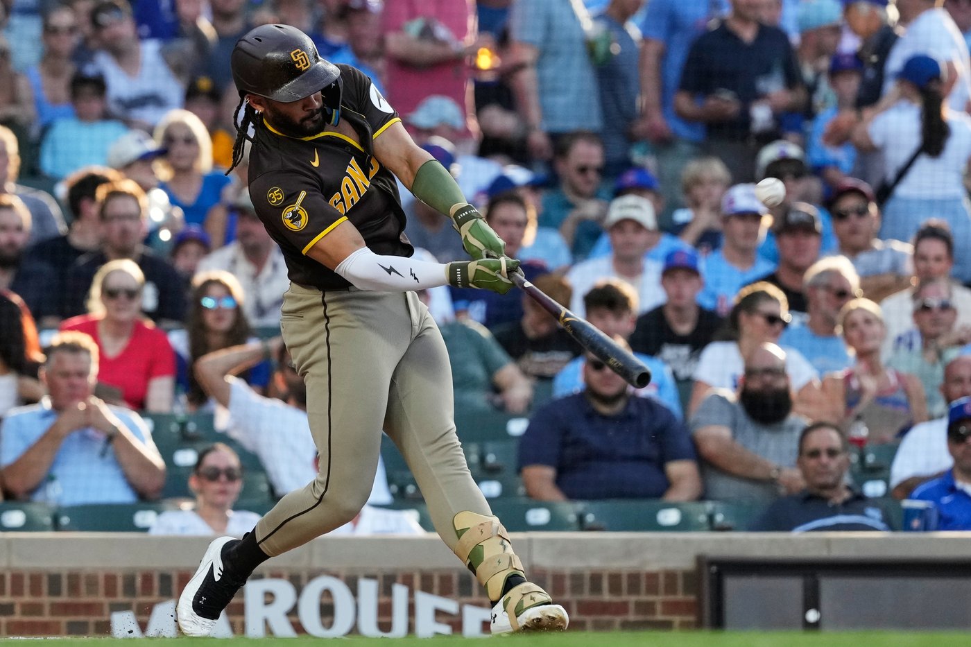 Dansby Swanson hits 2 of Chicago's 5 HRs as the Cubs beat the Padres 9-7 | iNFOnews.ca Dansby Swanson hits 2 of Chicago's 5 HRs as the Cubs beat the Padres 9-7 | iNFOnews.ca