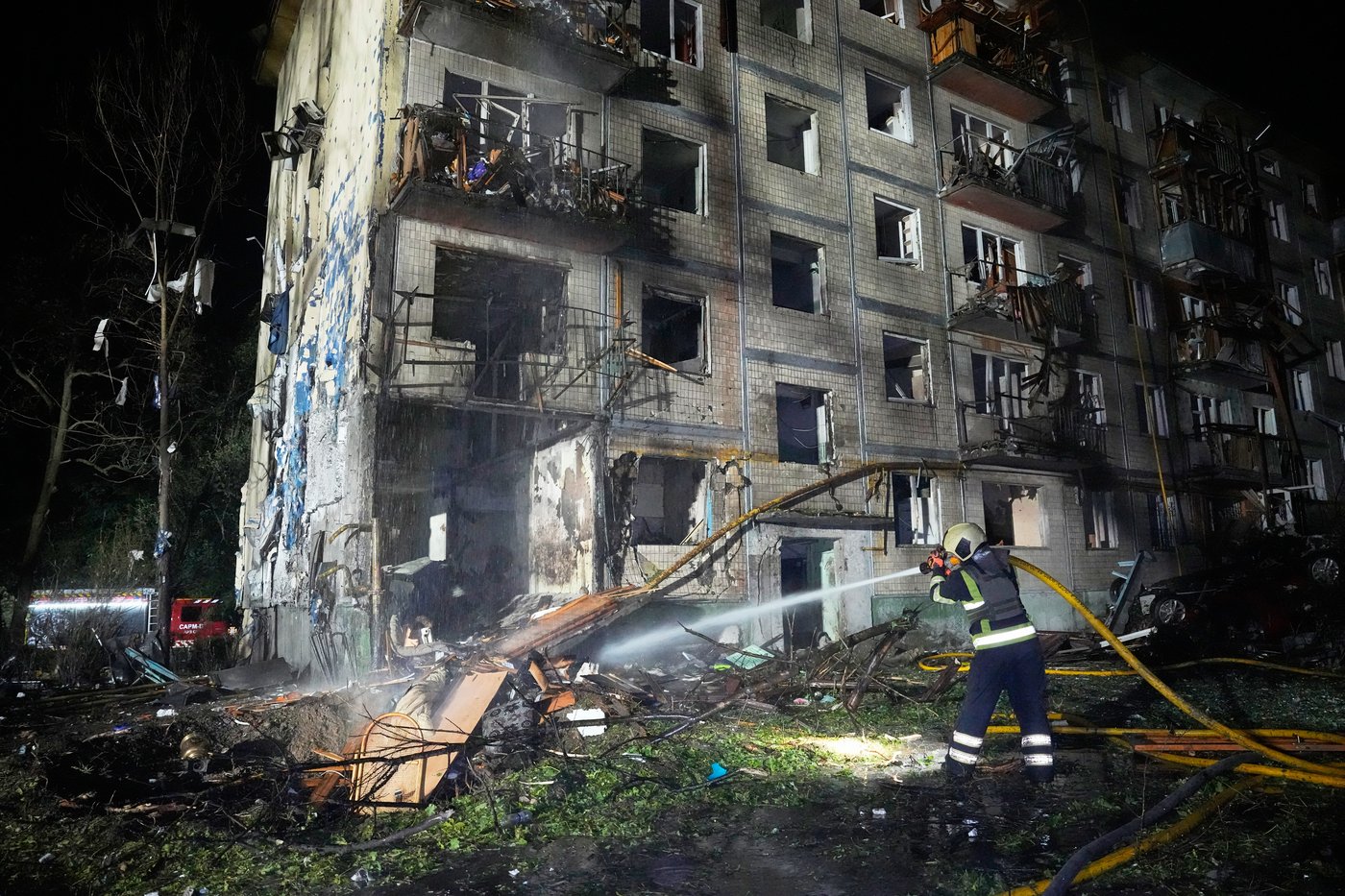 Photos show Russian missile and drone attack on Ukrainian capital Kyiv | iNFOnews.ca