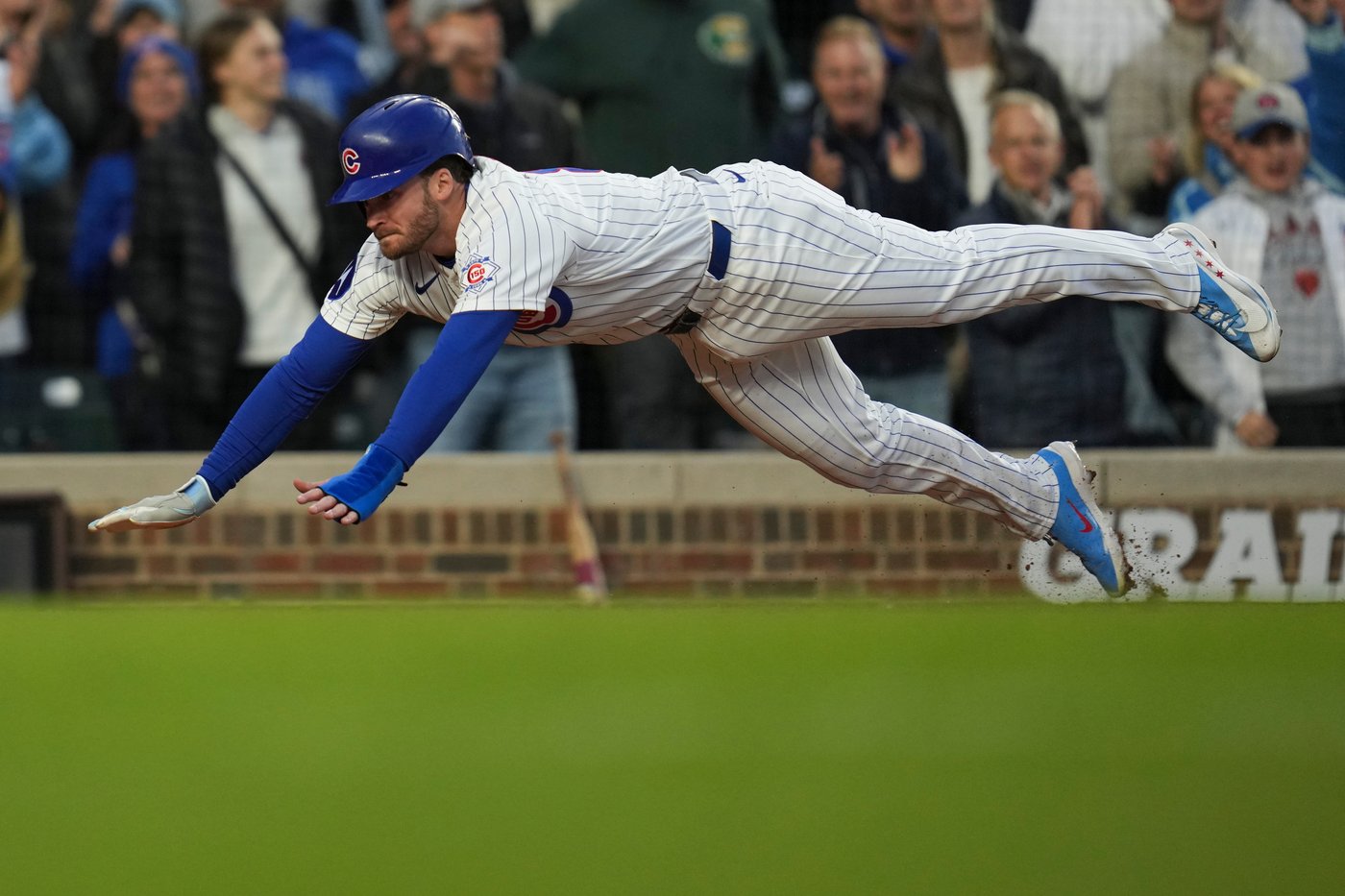 Busch and Crow-Armstrong help the Cubs beat the Reds 7-6 for their 8th straight win | iNFOnews.ca