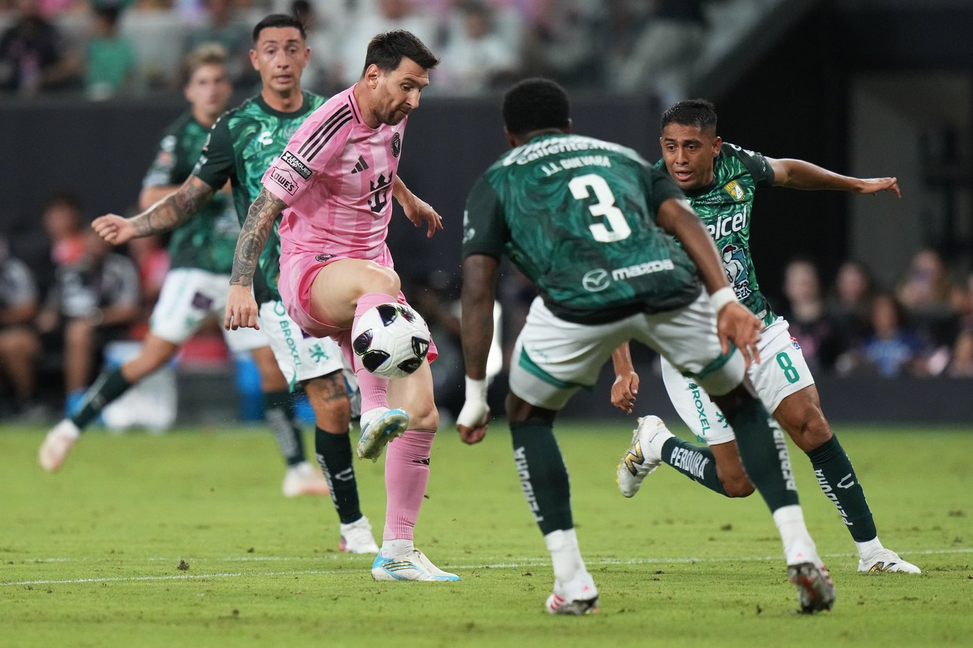 León beats Inter Miami 3-2 on Arcila's two goals as Messi returns after father’s death | iNFOnews.ca