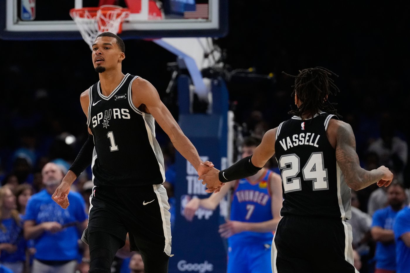 Wembanyama has 41 points, 24 rebounds and Spurs top Thunder 122-115 in 2OT to open West finals | iNFOnews.ca
