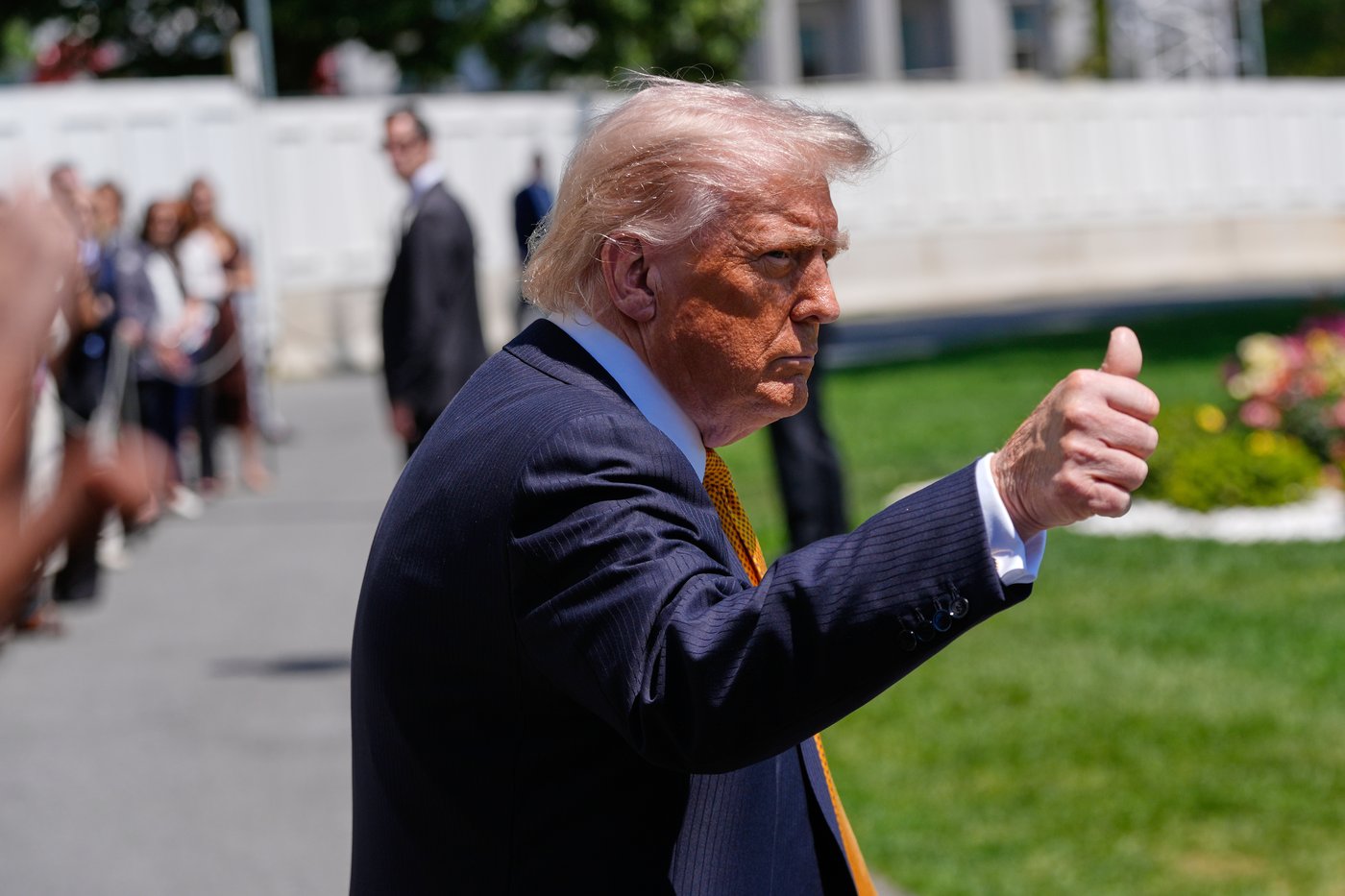 Trump downplays differences with China's Xi over Iran as he heads to Beijing for high-stakes summit | iNFOnews.ca
