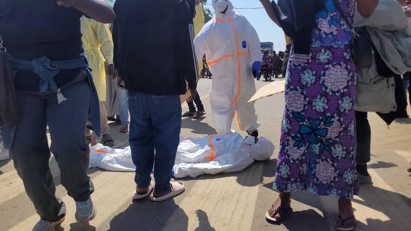 Congo monitors 200 boat passengers near Kinshasa after a traveler dies with Ebola-like symptoms | iNFOnews.ca